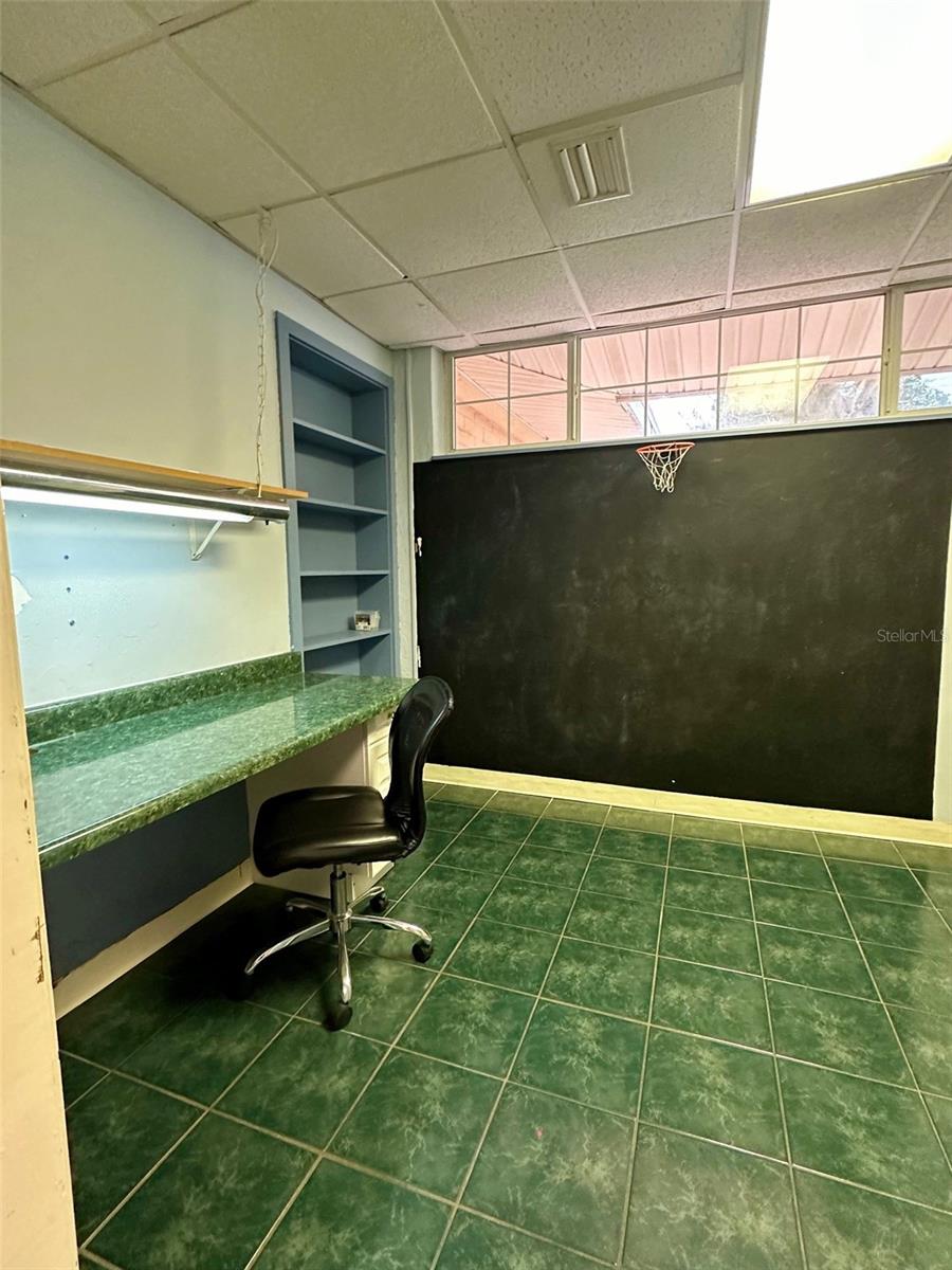 FIRST BOND & MORTAGE CO UNIV GARDENS - Residential Lease