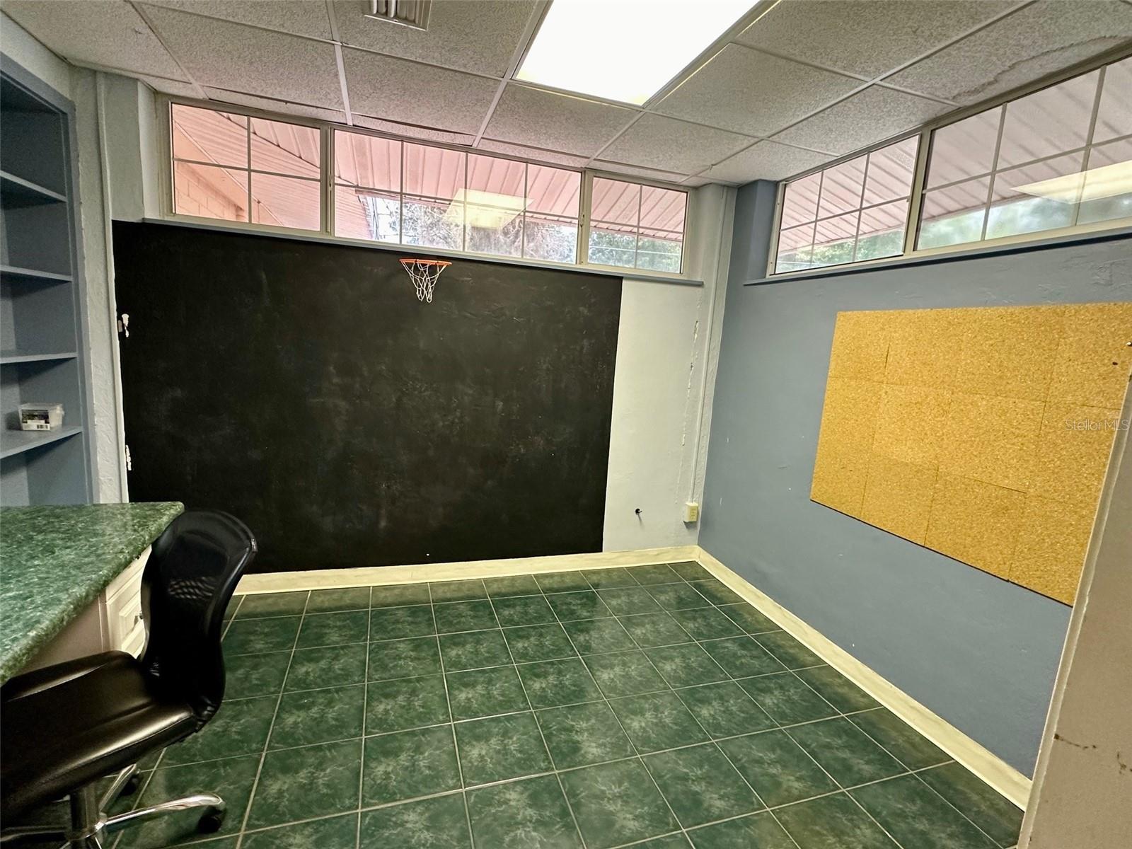 FIRST BOND & MORTAGE CO UNIV GARDENS - Residential Lease