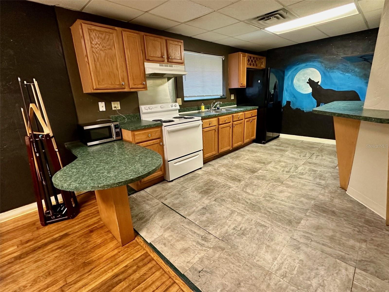 FIRST BOND & MORTAGE CO UNIV GARDENS - Residential Lease