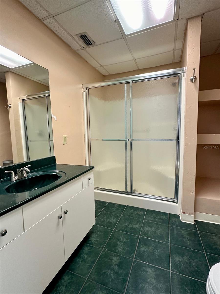 FIRST BOND & MORTAGE CO UNIV GARDENS - Residential Lease