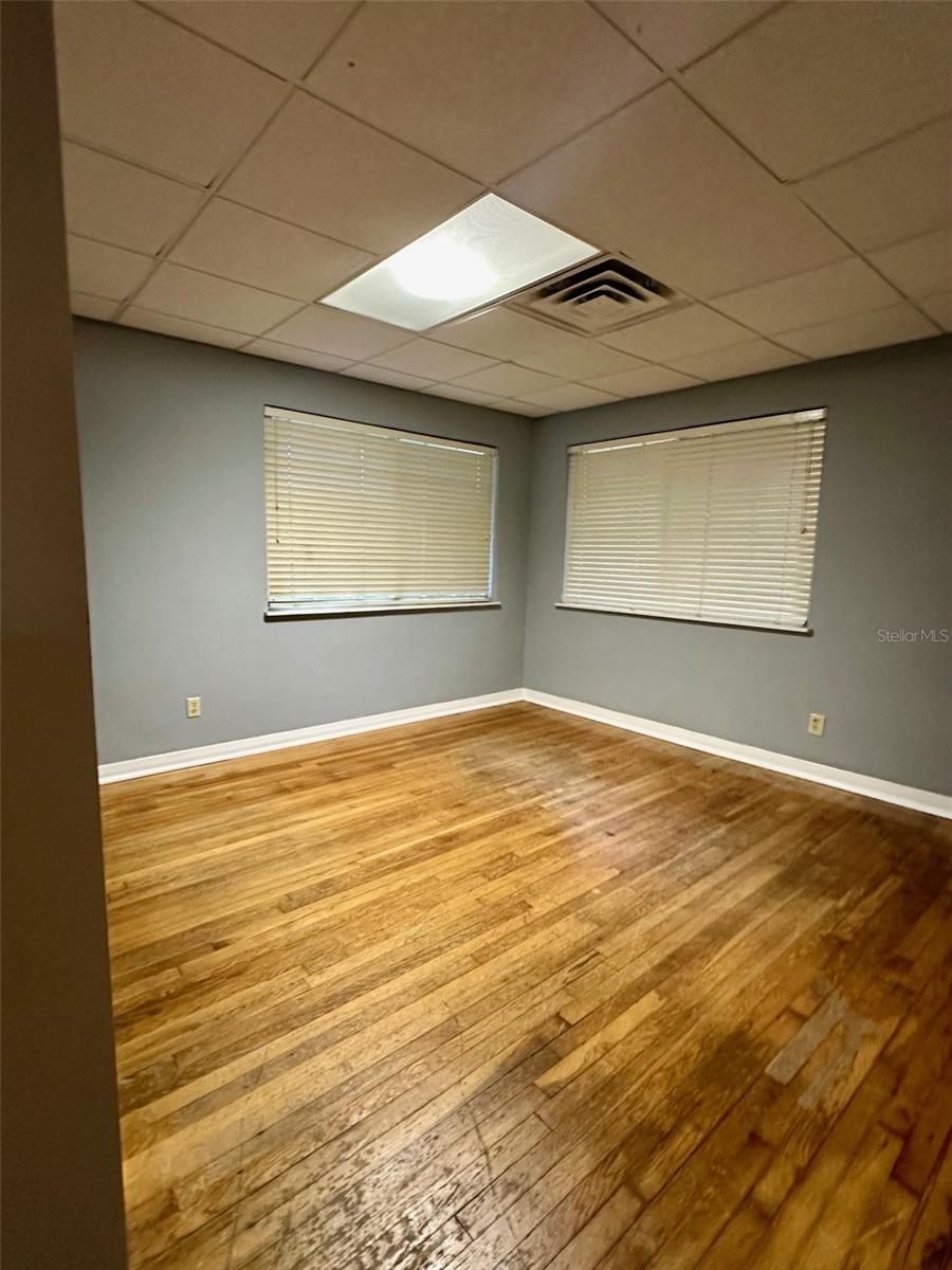 FIRST BOND & MORTAGE CO UNIV GARDENS - Residential Lease