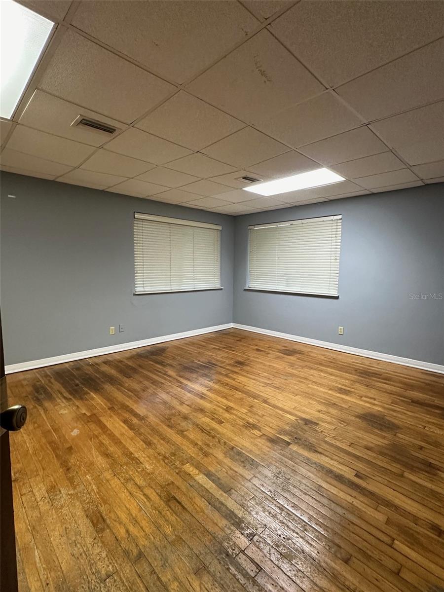 FIRST BOND & MORTAGE CO UNIV GARDENS - Residential Lease