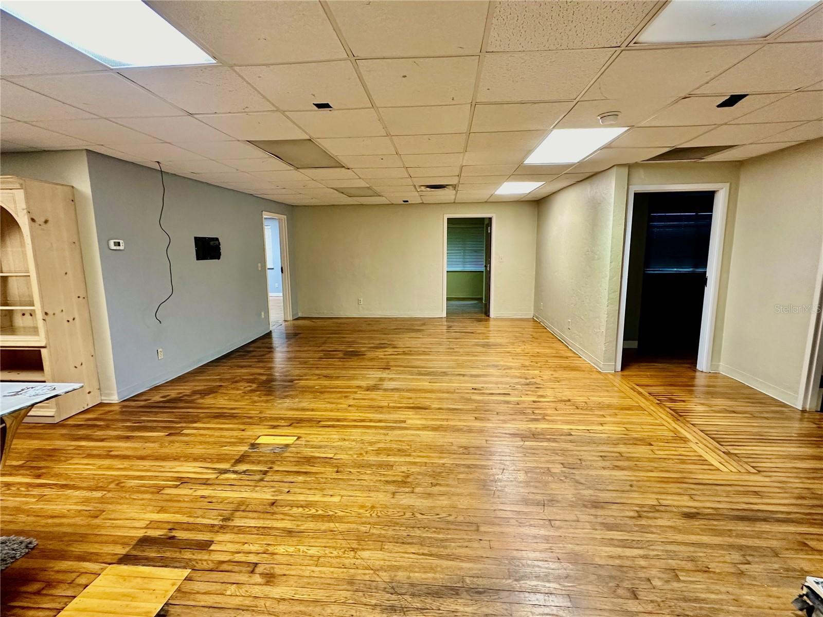 FIRST BOND & MORTAGE CO UNIV GARDENS - Residential Lease