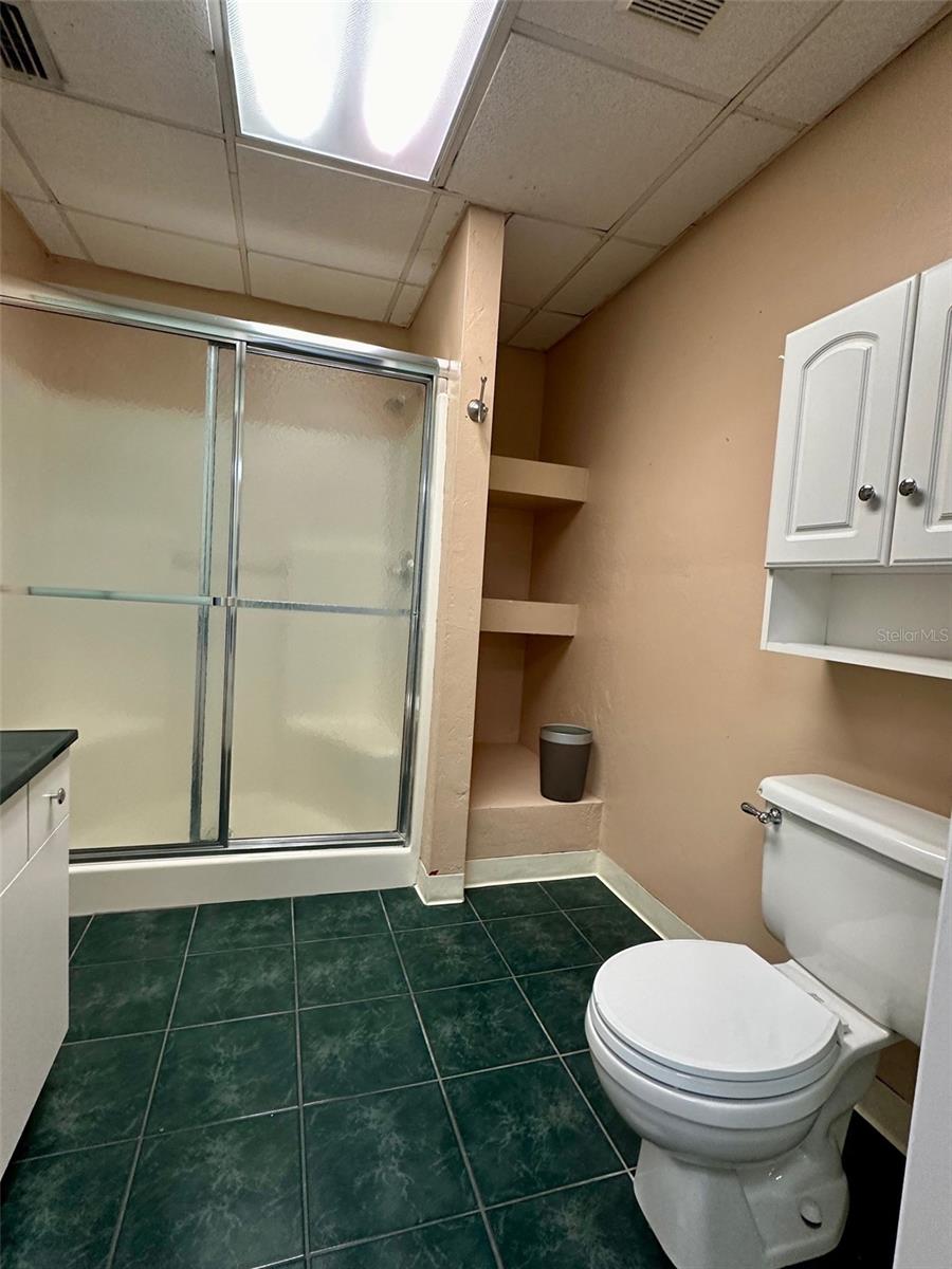 FIRST BOND & MORTAGE CO UNIV GARDENS - Residential Lease