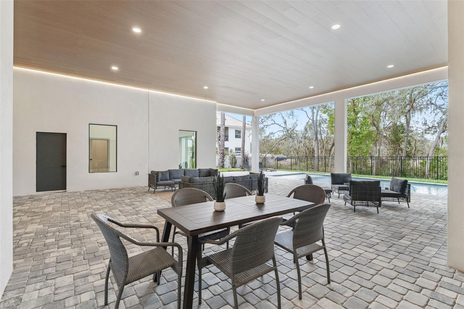 TALIS CROSSING - Residential