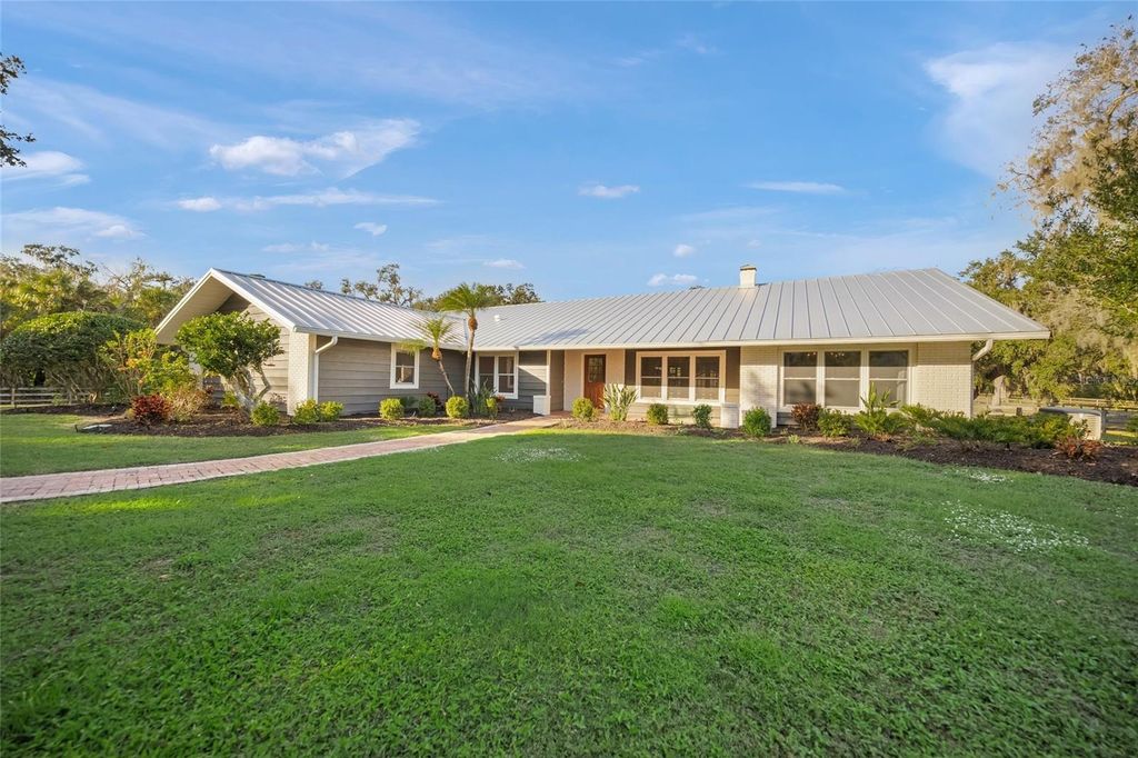 Photo of 7042 Saddle Creek Circle, Sarasota, FL 34241 (MLS # A4674939)