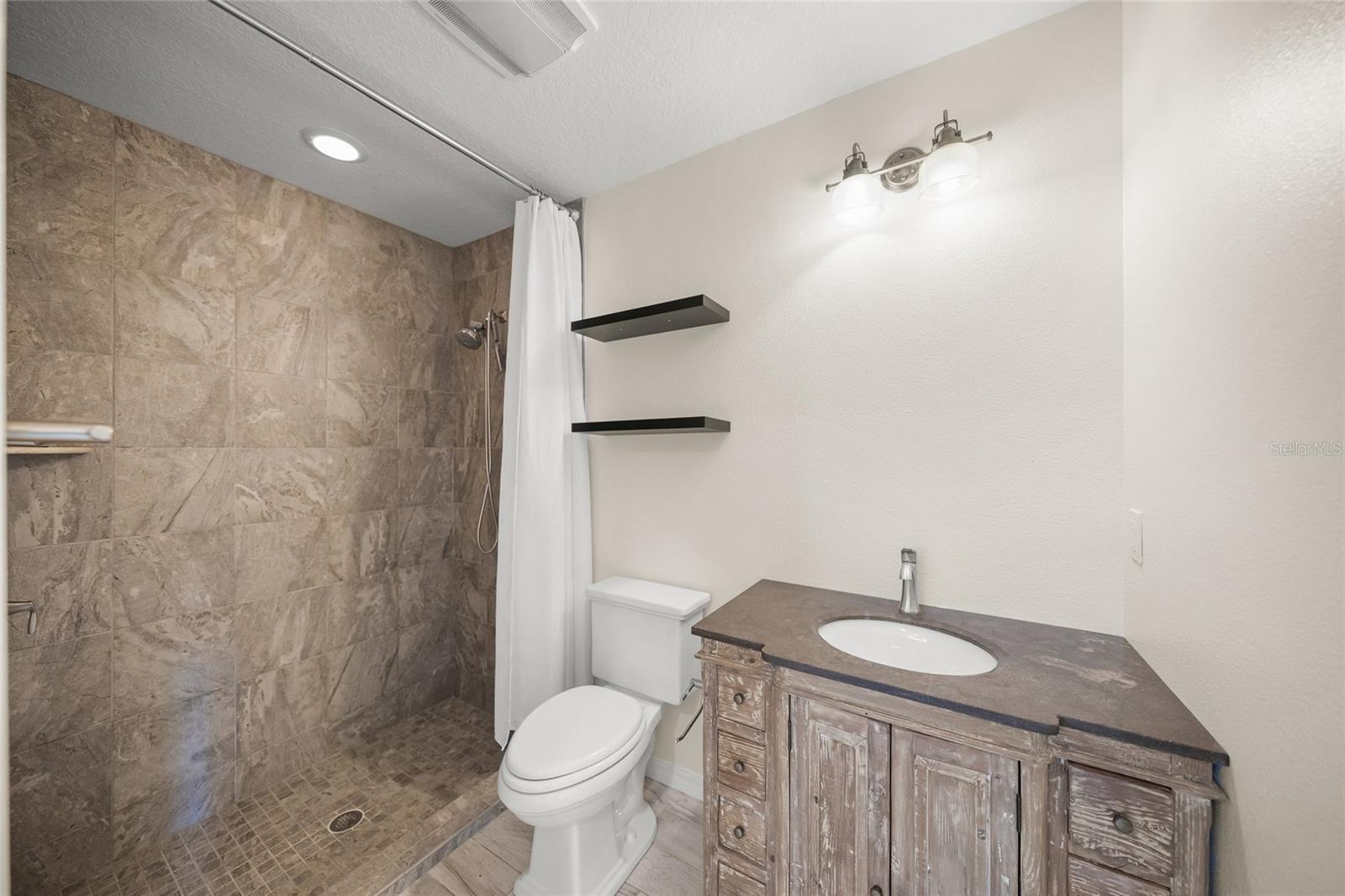 SADDLE CREEK - Residential