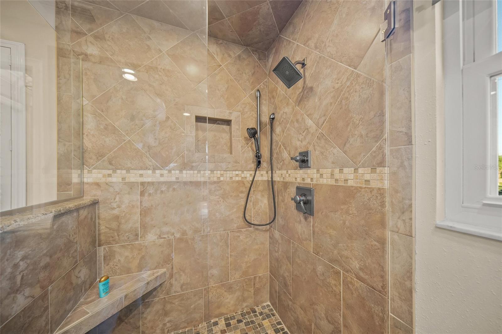 SADDLE CREEK - Residential