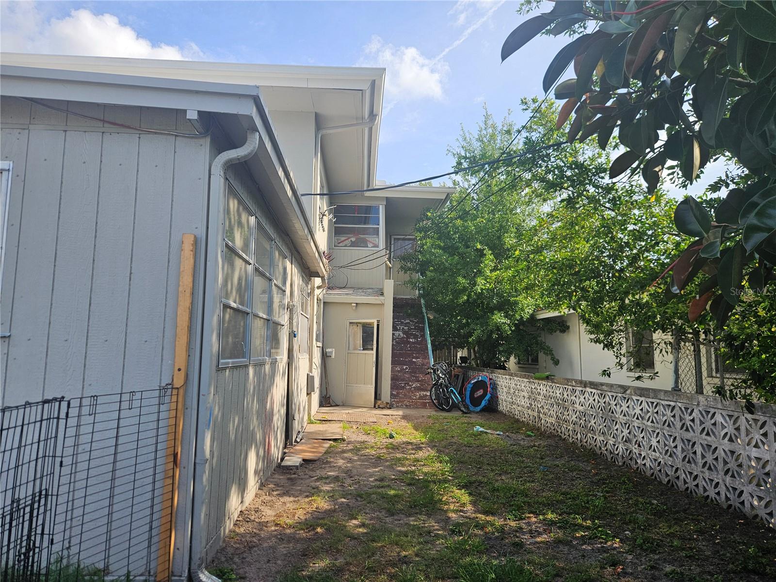 HIBISCUS GARDENS - Residential Income