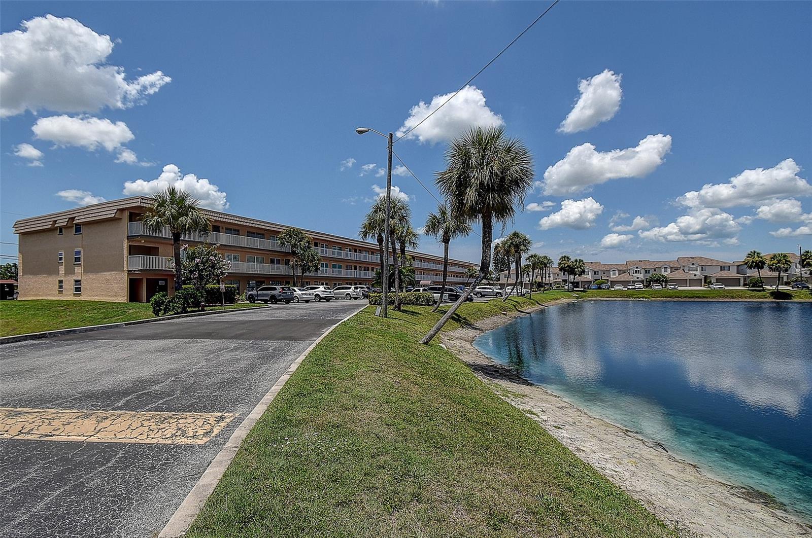 WILLOW LAKE BLDG 5 CONDO - Residential