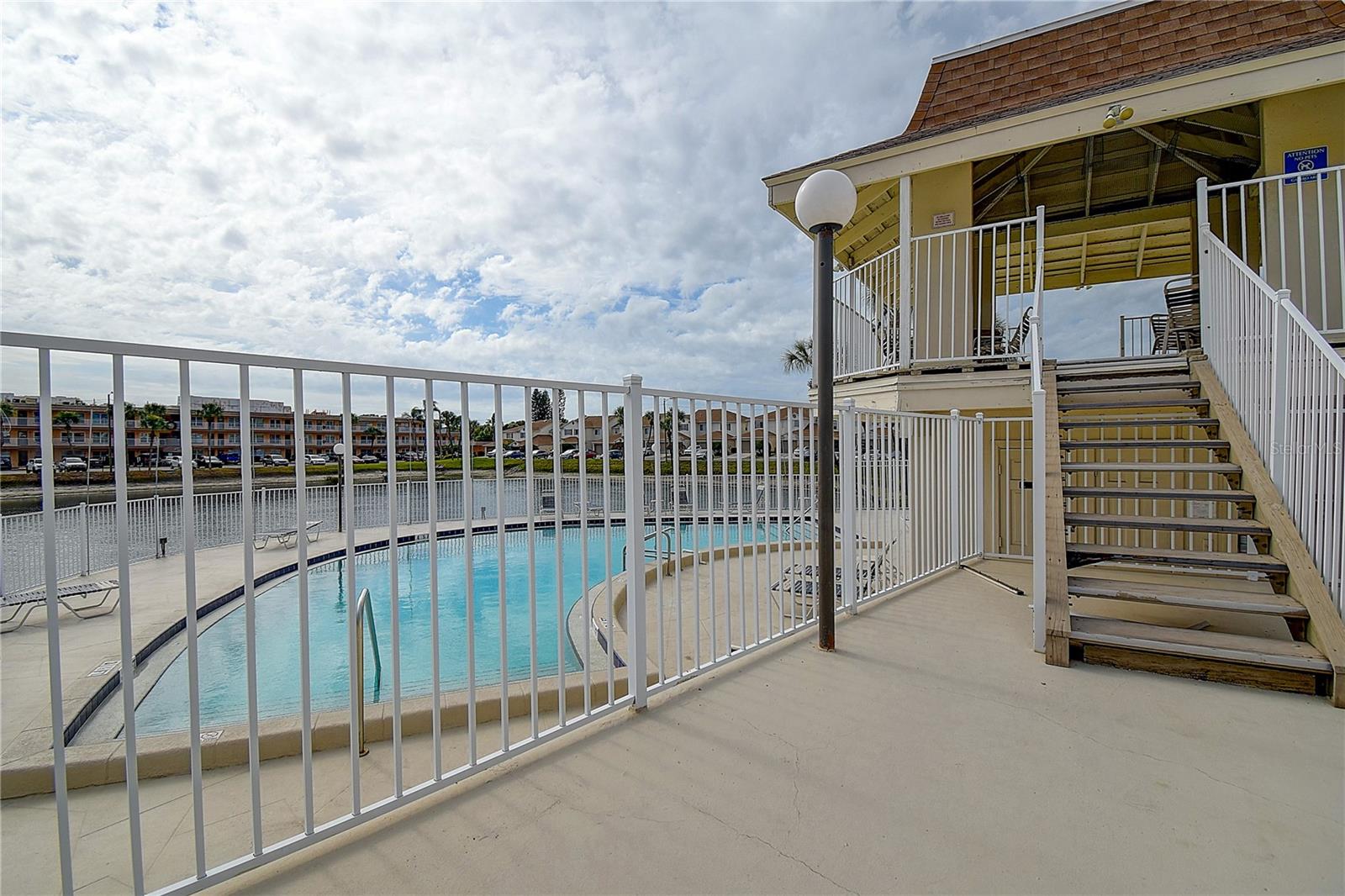 WILLOW LAKE BLDG 5 CONDO - Residential