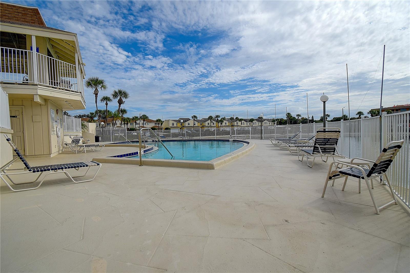 WILLOW LAKE BLDG 5 CONDO - Residential