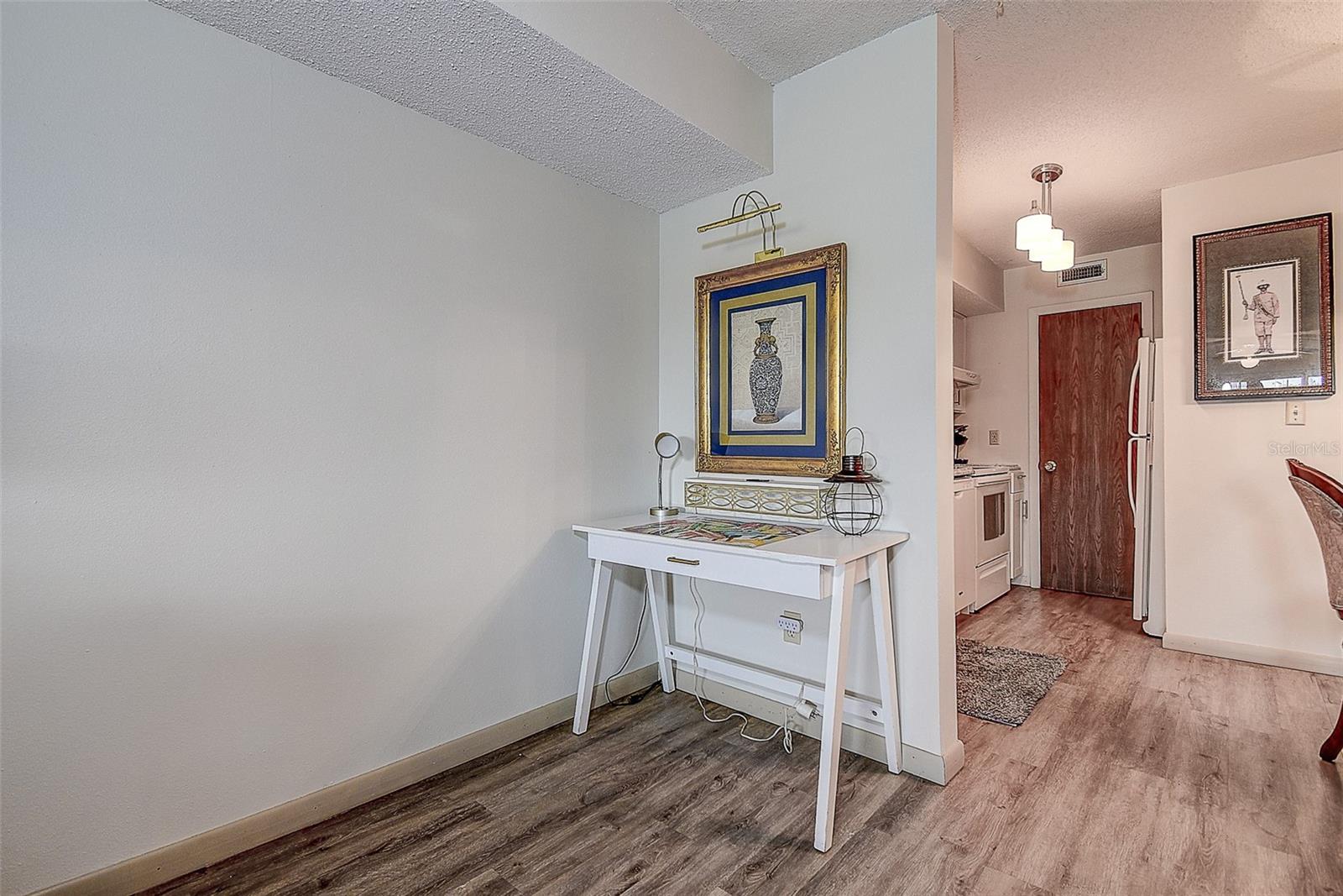 WILLOW LAKE BLDG 5 CONDO - Residential