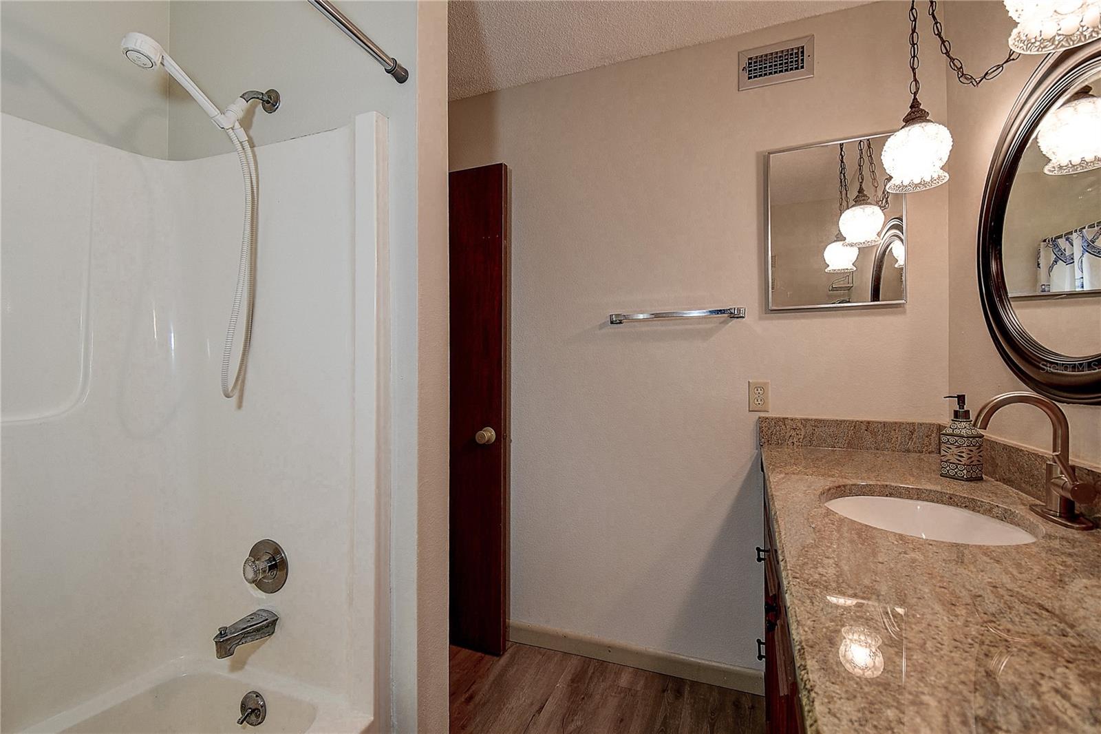 WILLOW LAKE BLDG 5 CONDO - Residential