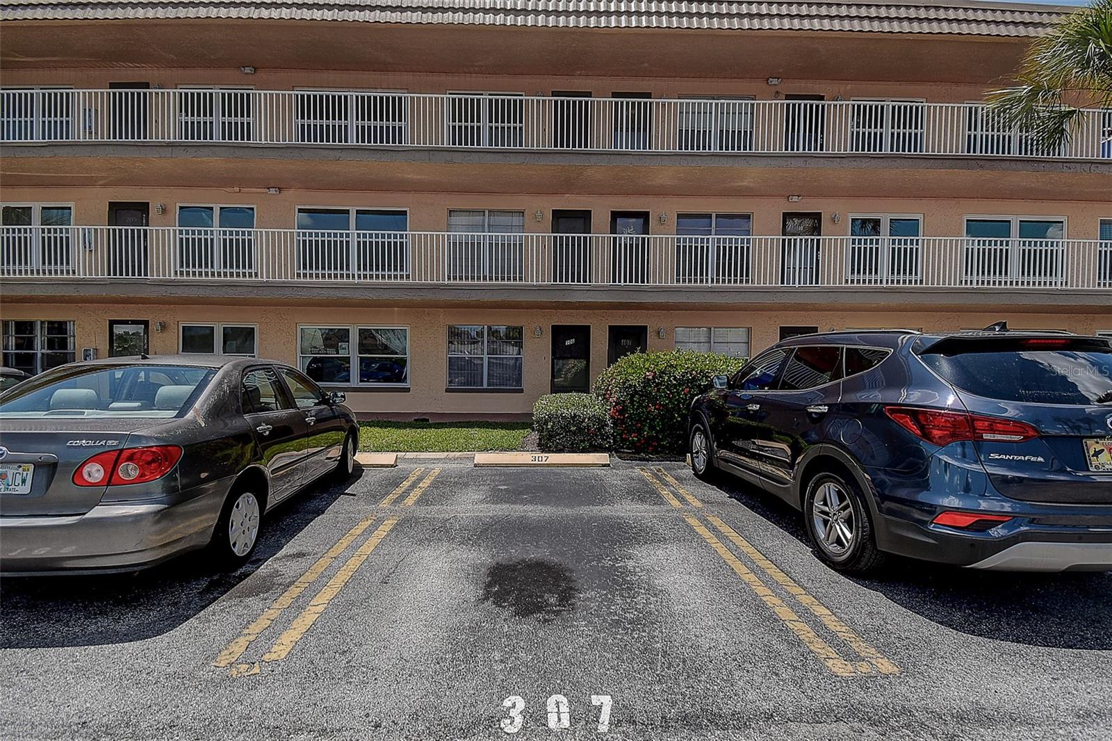 WILLOW LAKE BLDG 5 CONDO - Residential