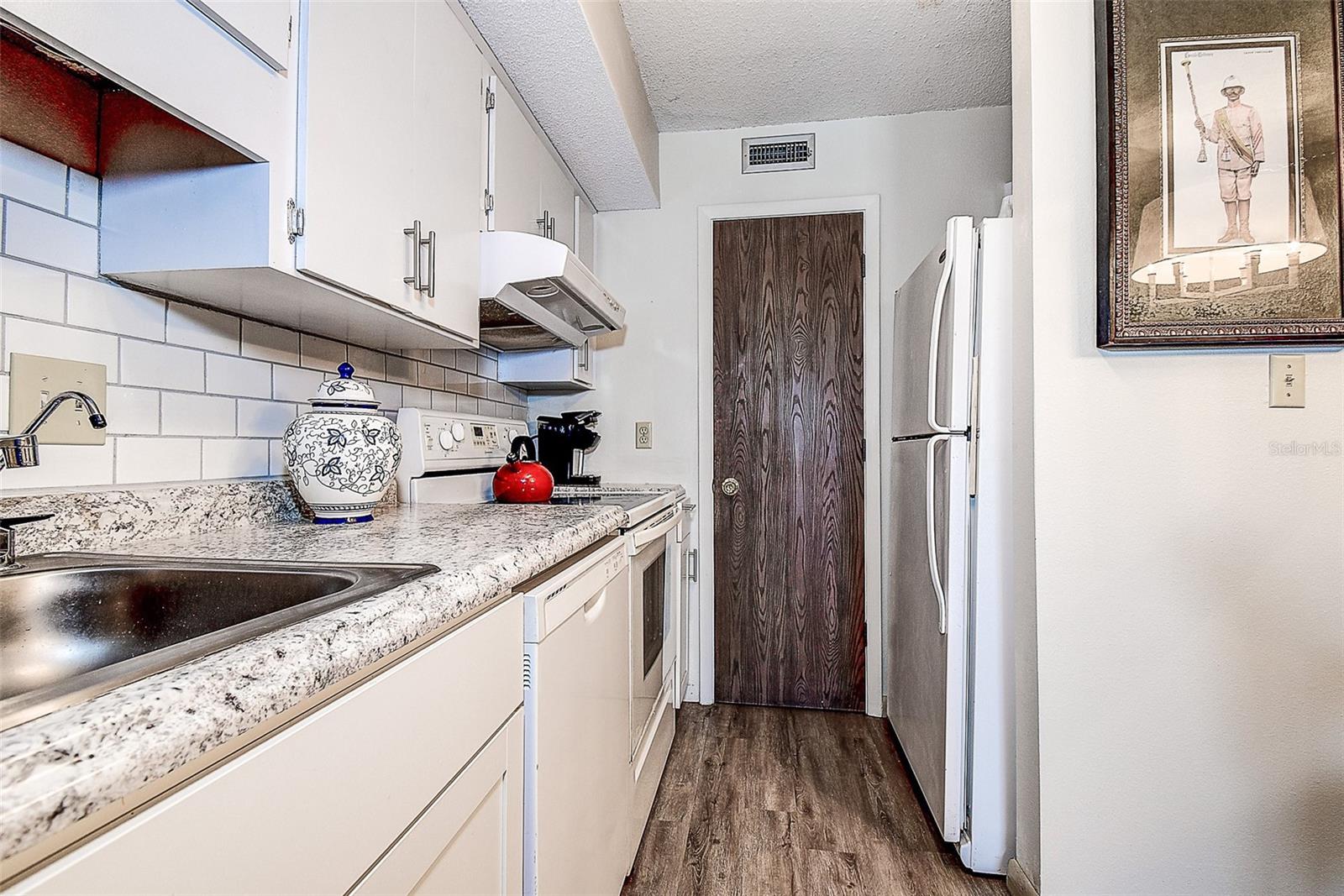 WILLOW LAKE BLDG 5 CONDO - Residential