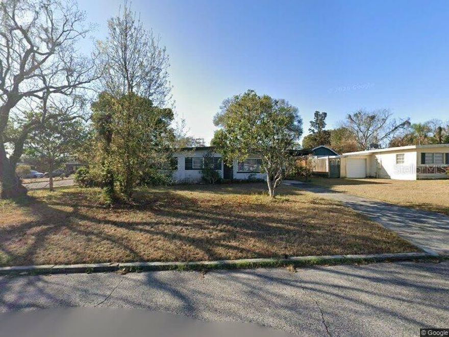 FIXER UPPER. GREAT OPPORTUNITY FOR INVESTORS. CASH ONLY
