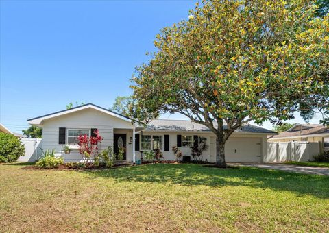 Photo of 13497 100th Avenue, Seminole, FL 33776 (MLS # TB8501732)