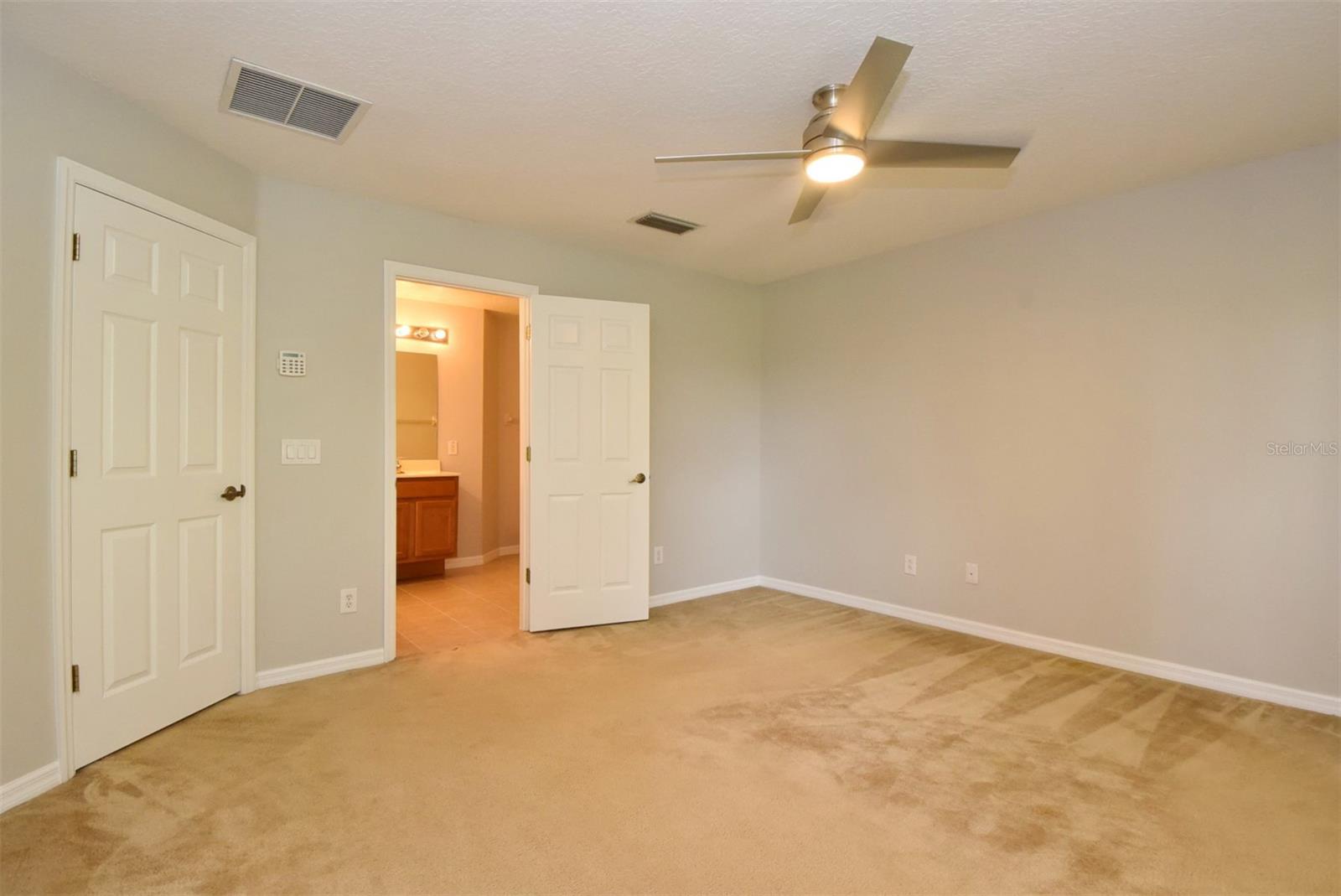 VILLAS AT DEER RUN - Residential Lease