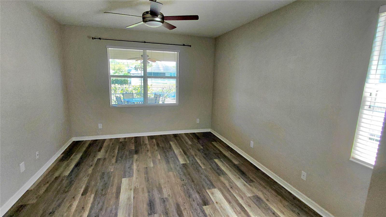 CRYSTAL LAKES - Residential