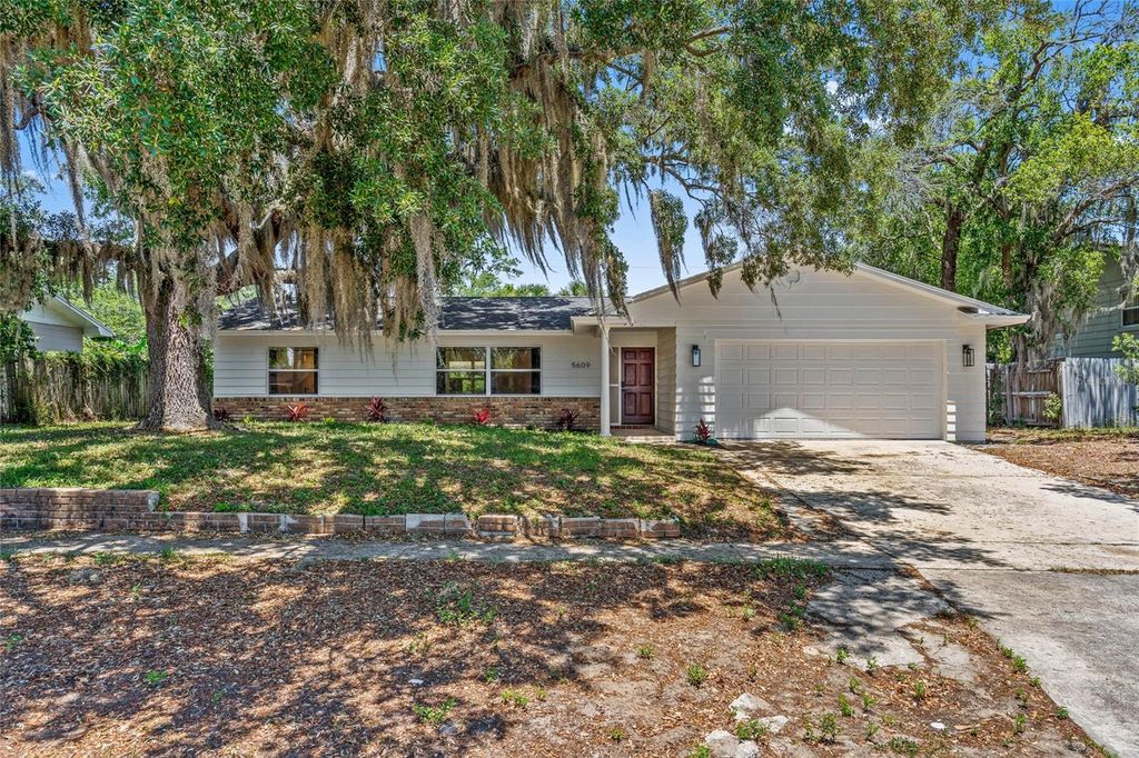 Photo of 5609 Valley Oak Rd, Orlando, FL 32808 (MLS # O6406214)