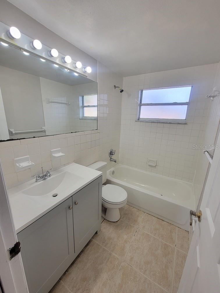 COLONIAL MANOR - Residential