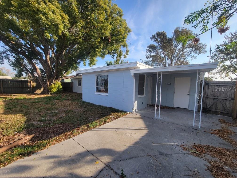 COLONIAL MANOR - Residential