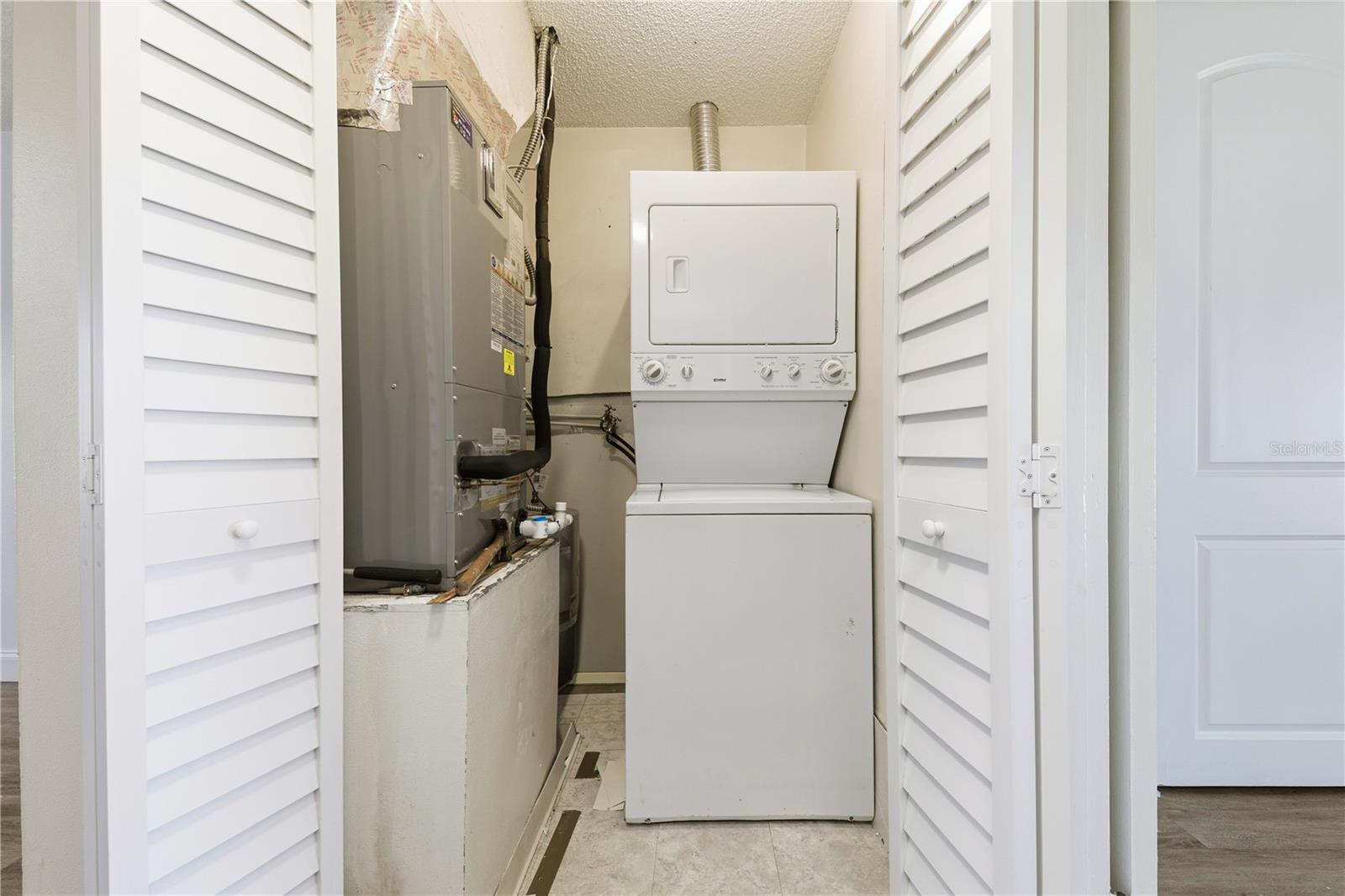 VILLAS AT COUNTRYSIDE THE - Residential