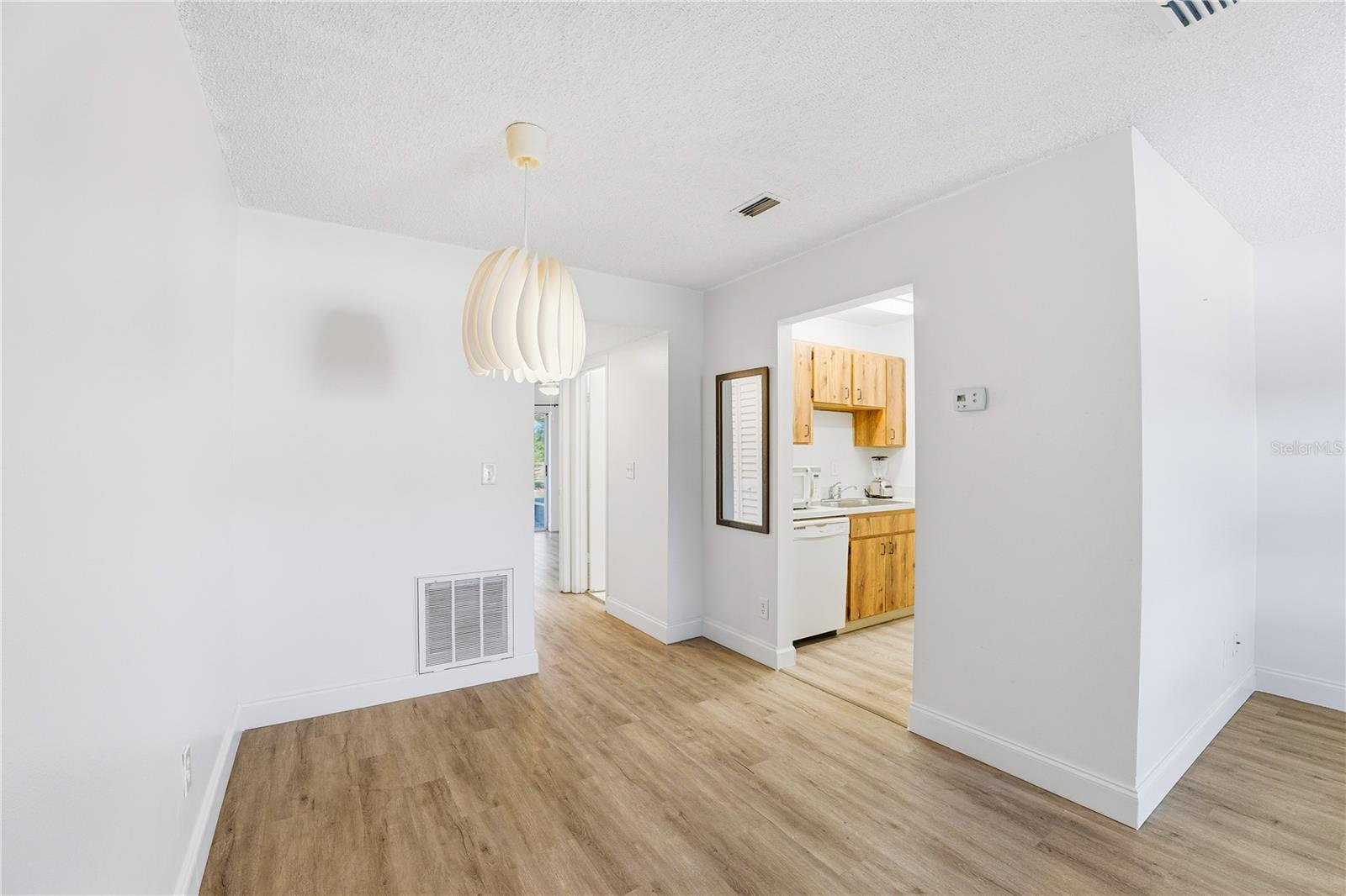 VILLAS AT COUNTRYSIDE THE - Residential