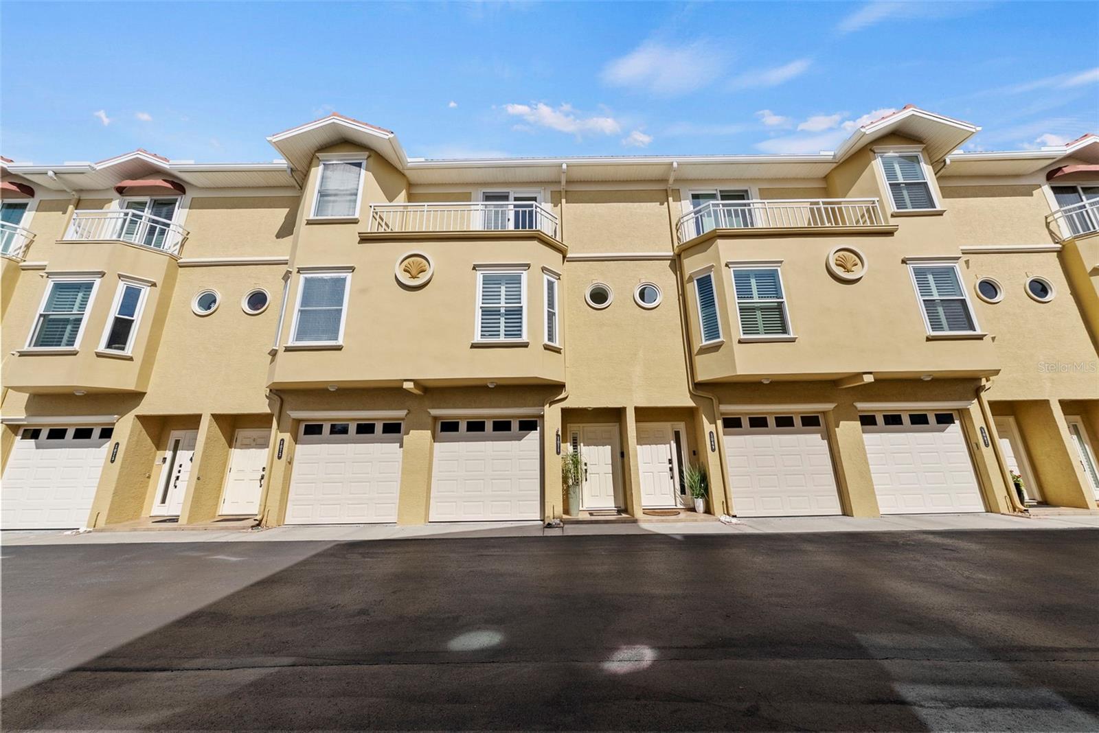 TIERRA SOUND TWNHMS - Residential