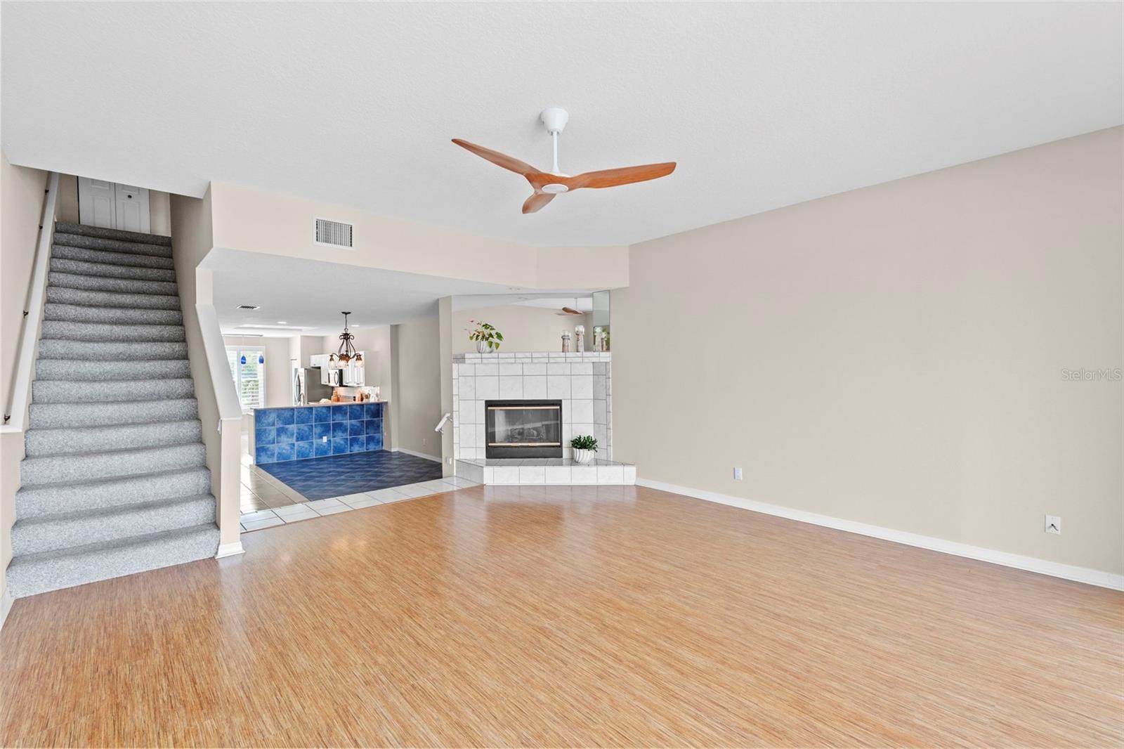 TIERRA SOUND TWNHMS - Residential