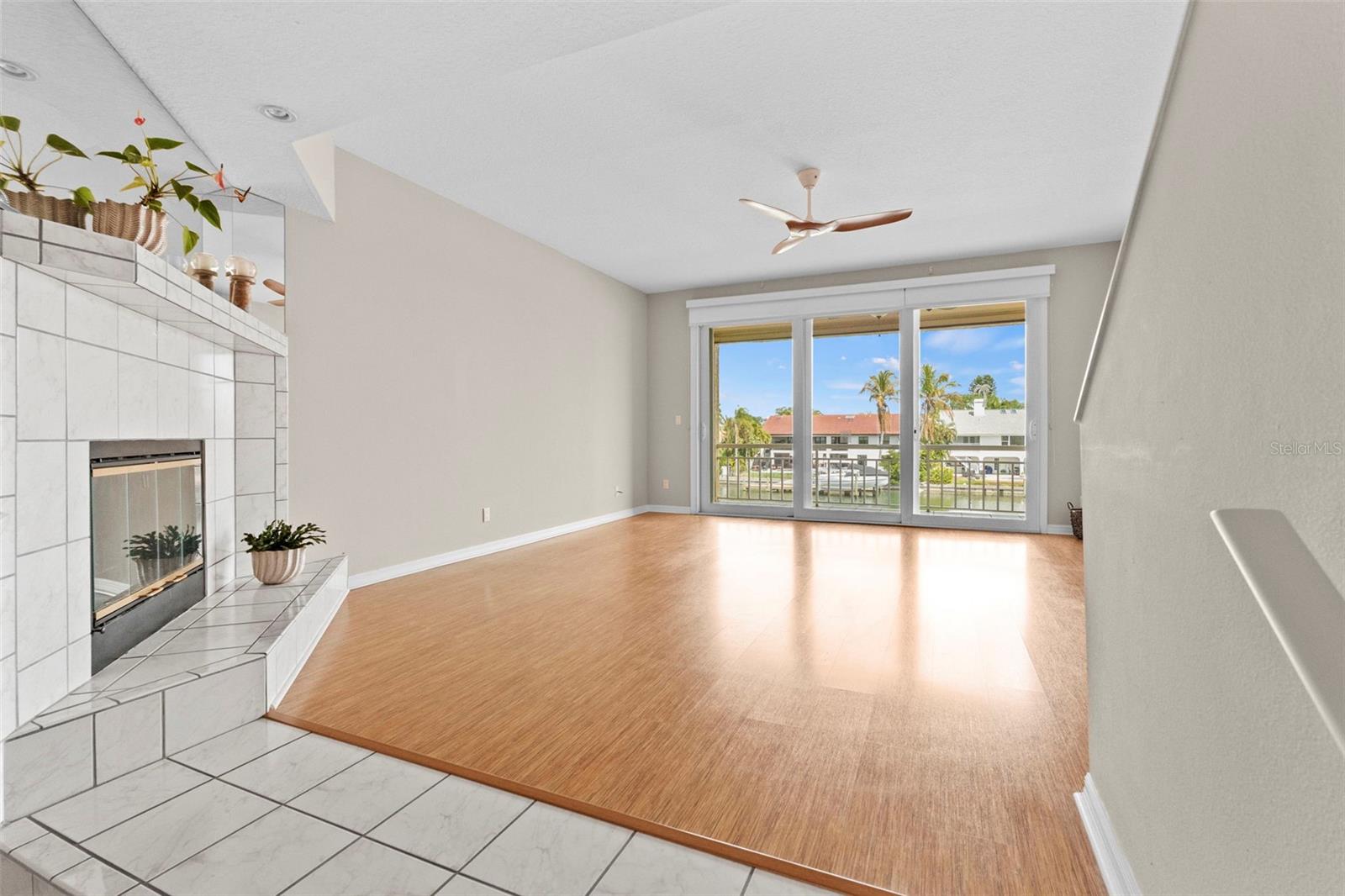 TIERRA SOUND TWNHMS - Residential