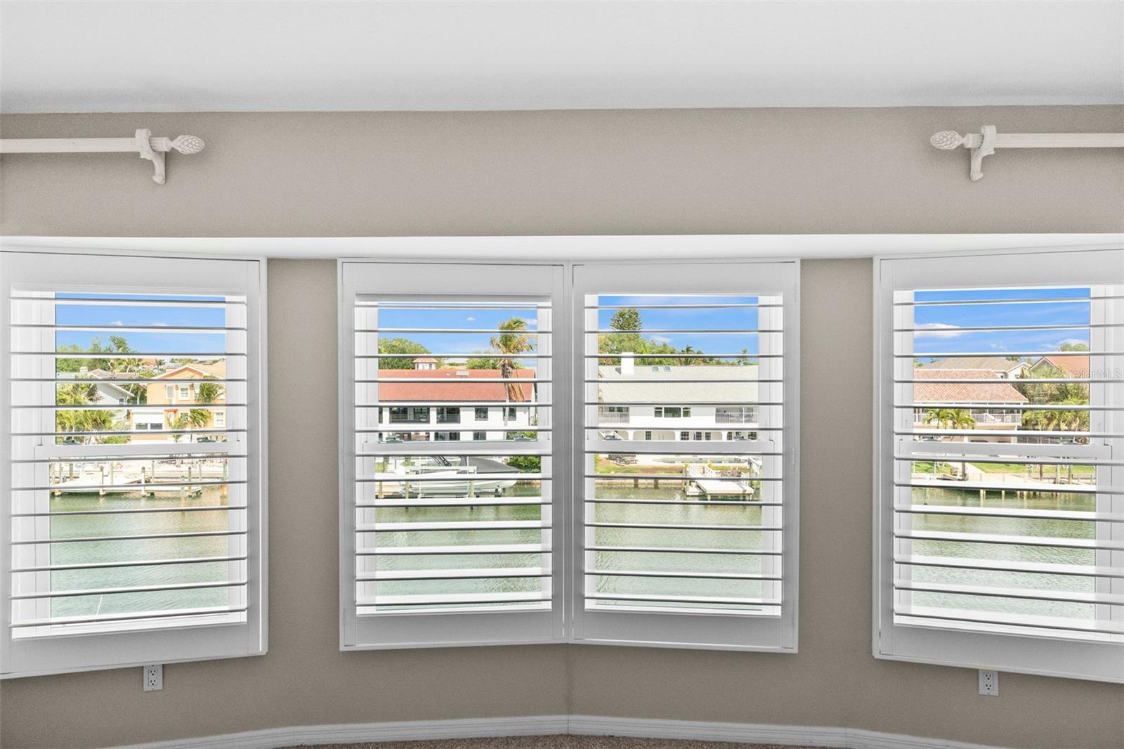 TIERRA SOUND TWNHMS - Residential