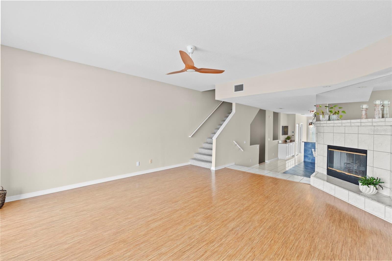 TIERRA SOUND TWNHMS - Residential