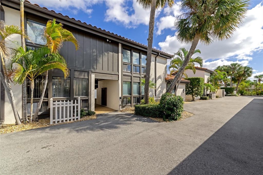 Photo of 800 S Blvd Of The Presidents #16, Sarasota, FL 34236 (MLS # A4655754)