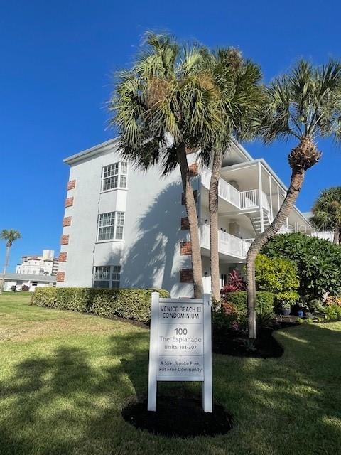 This adorable one bedroom condo has the best location in town! Updated and coastal! The huge lanai gives you breathtaking views of the Gulf! Located across the street from Venice Public Beach and right on Venice Ave . It has all the comforts of home and a beautiful view of the pool and Gulf. You can walk to downtown, Parks, Tennis courts, Theater, Library and so much more. You never have to leave the Island!
No Pets
No Smoking or Vaping
Utilities included.