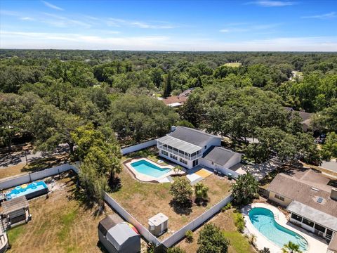 A home in WINTER SPRINGS