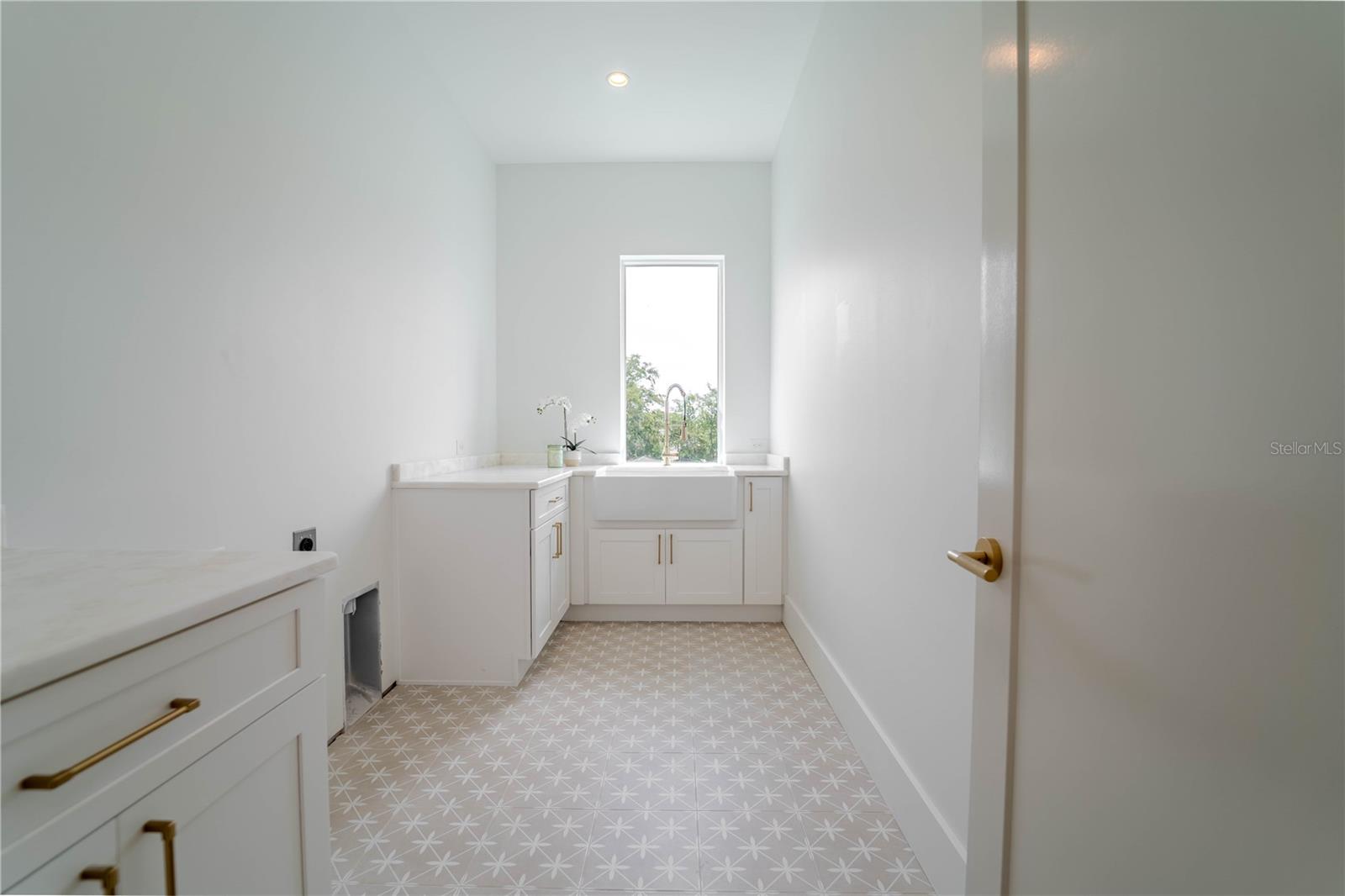 ANITA SUB - Residential