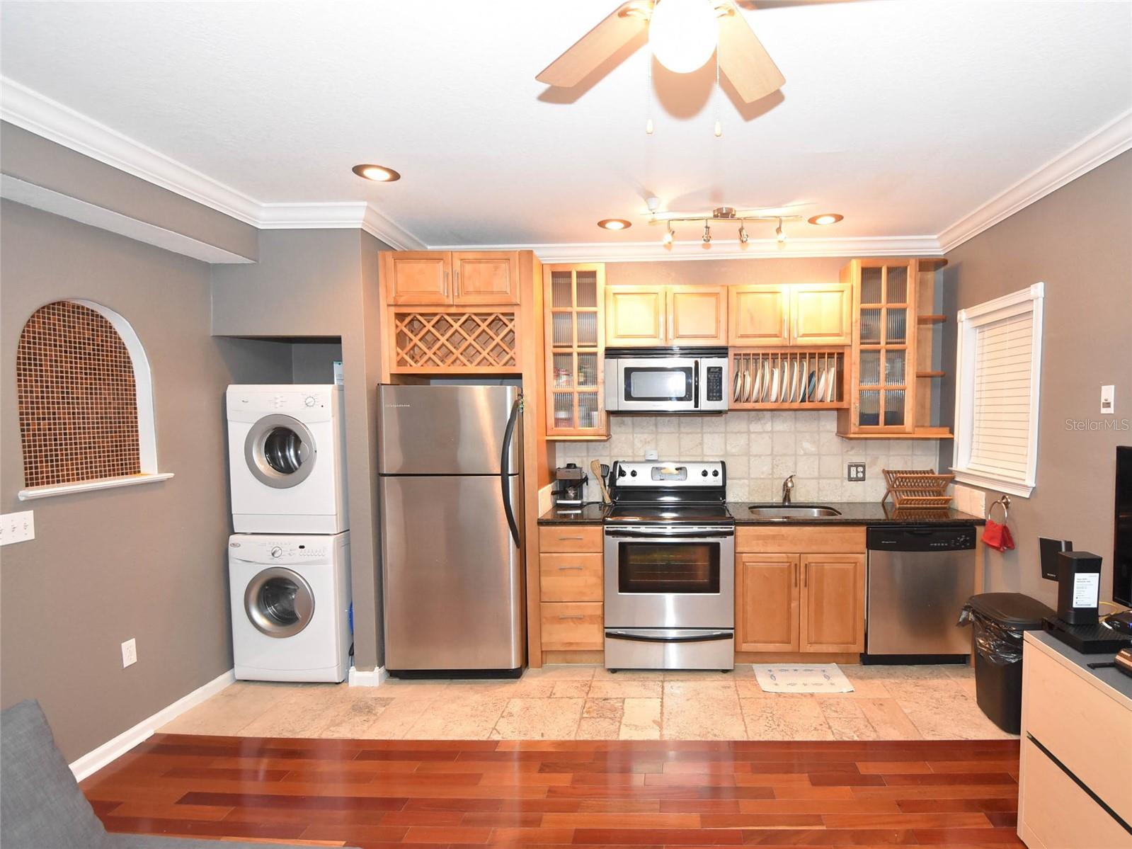 201 6TH STREET S 203