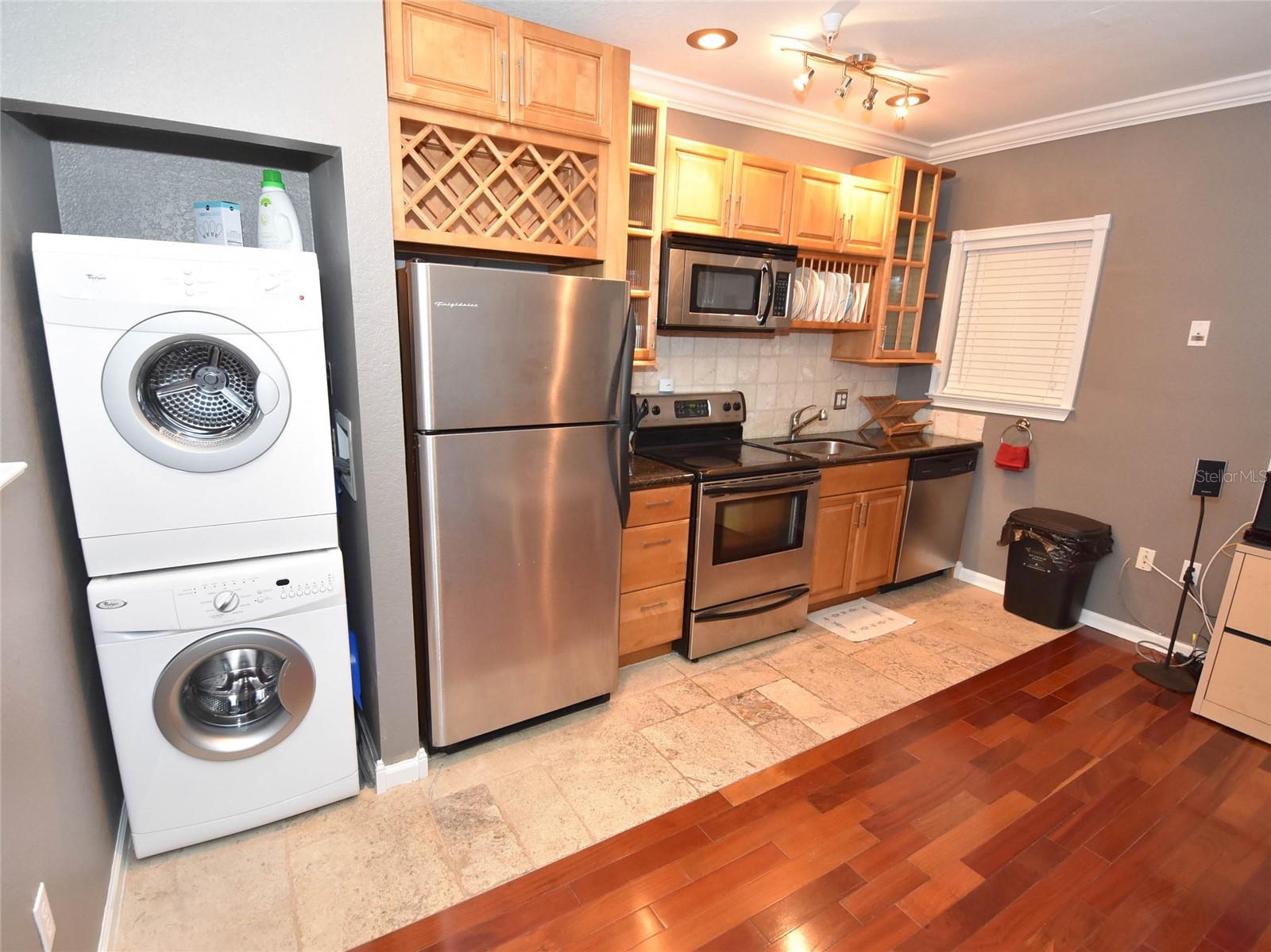 201 6TH STREET S 203