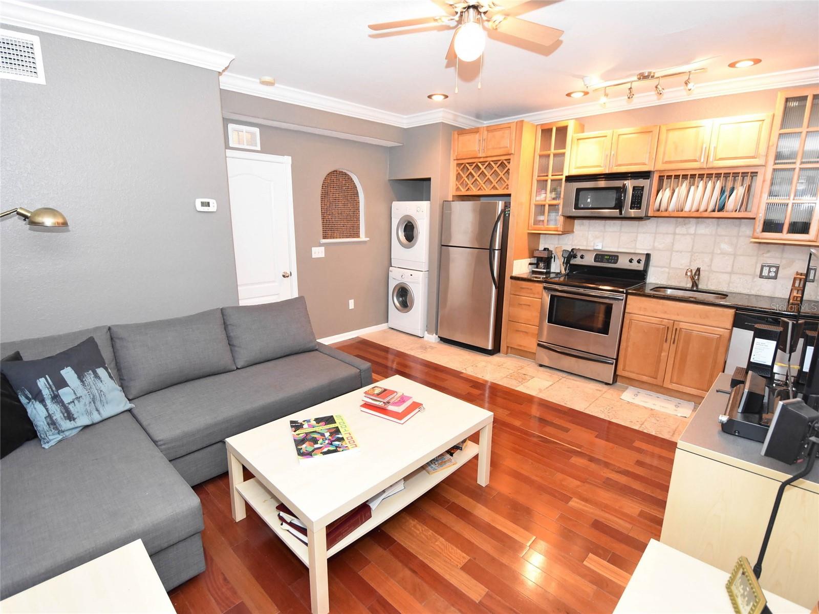 201 6TH STREET S 203