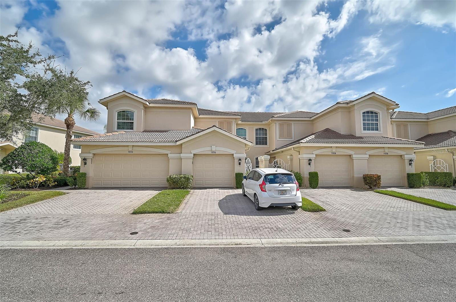 ARIELLE ON PALMER RANCH SEC 1 - Residential