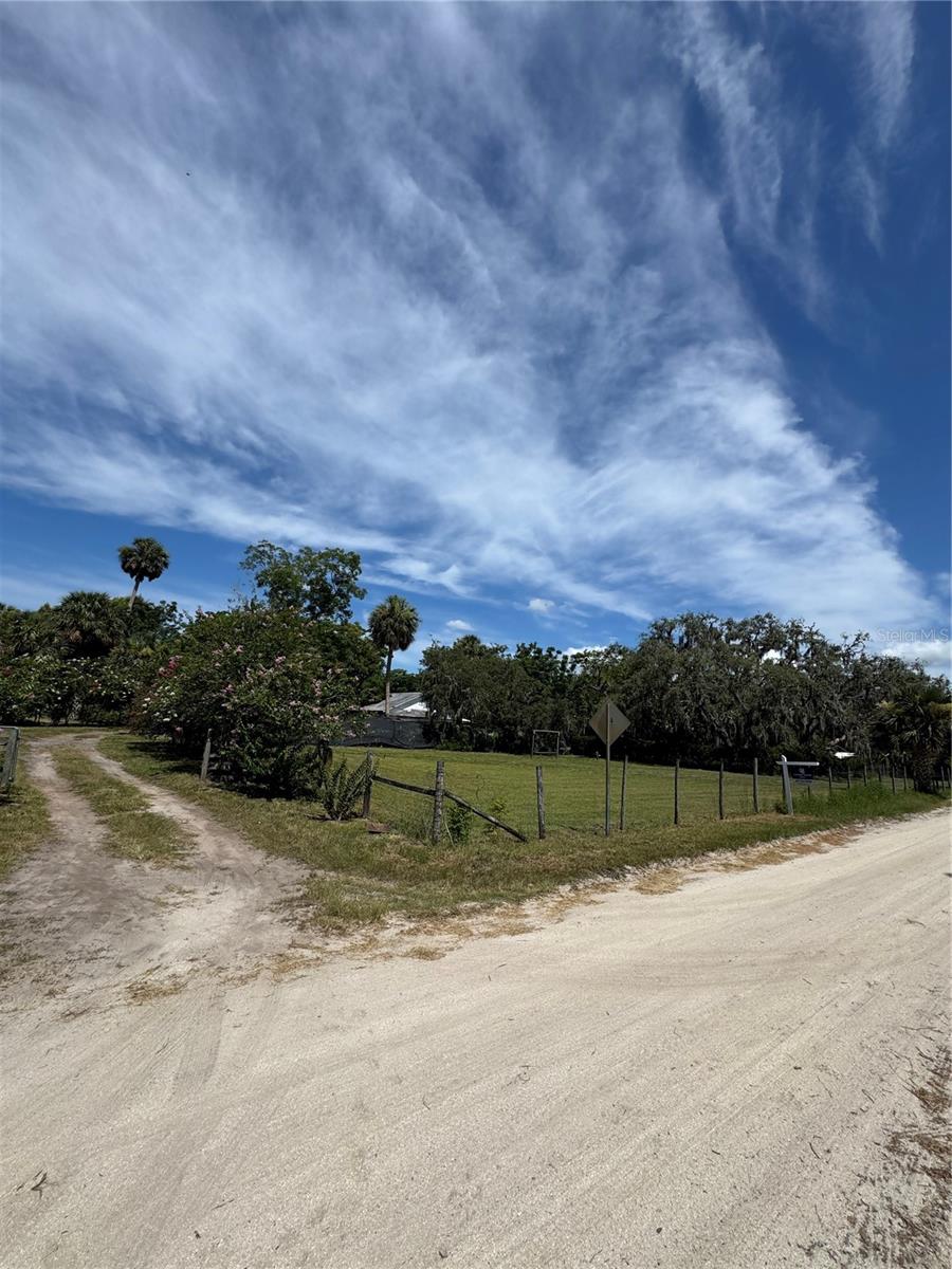 850 MENTON ROAD