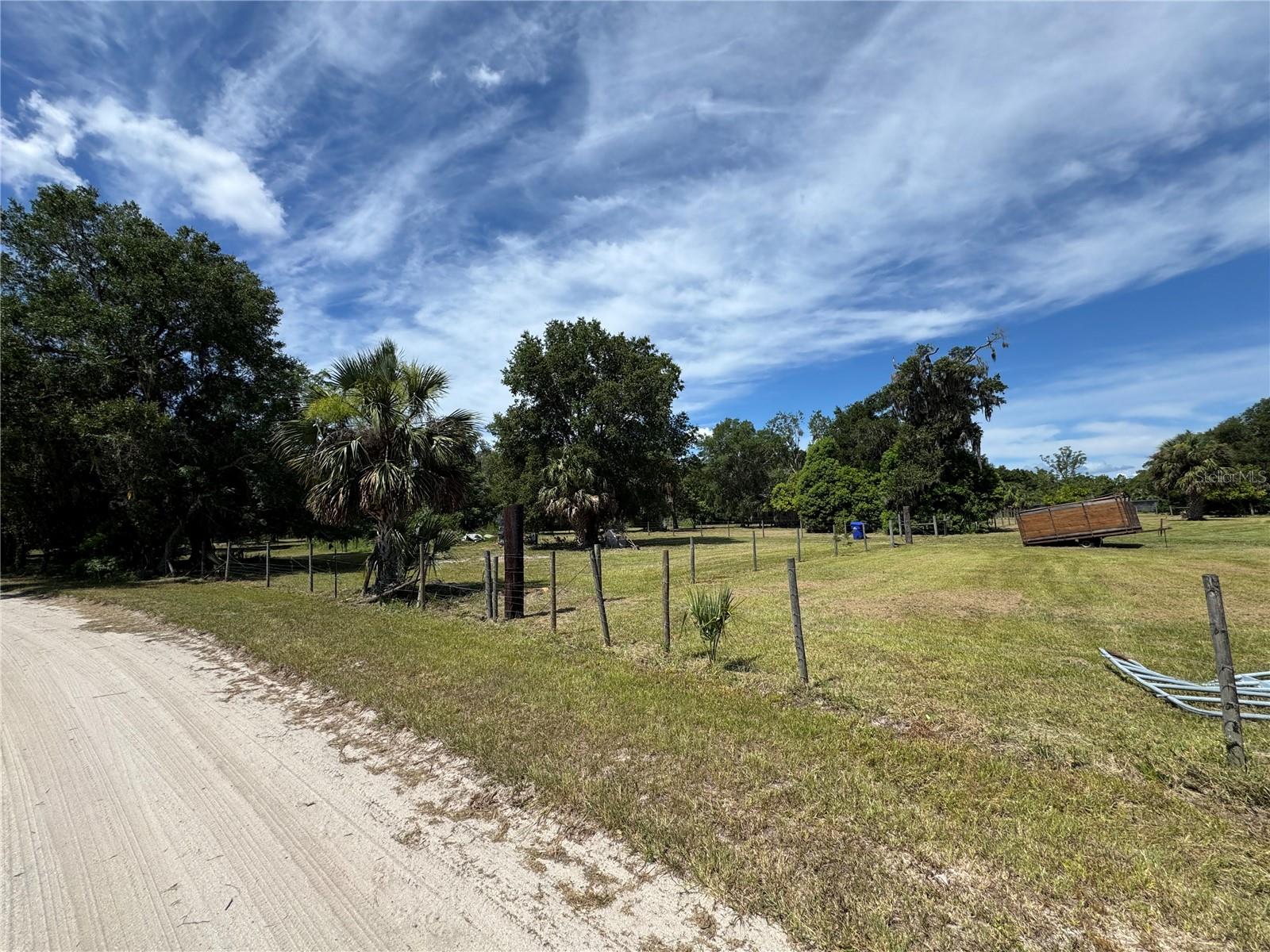 850 MENTON ROAD