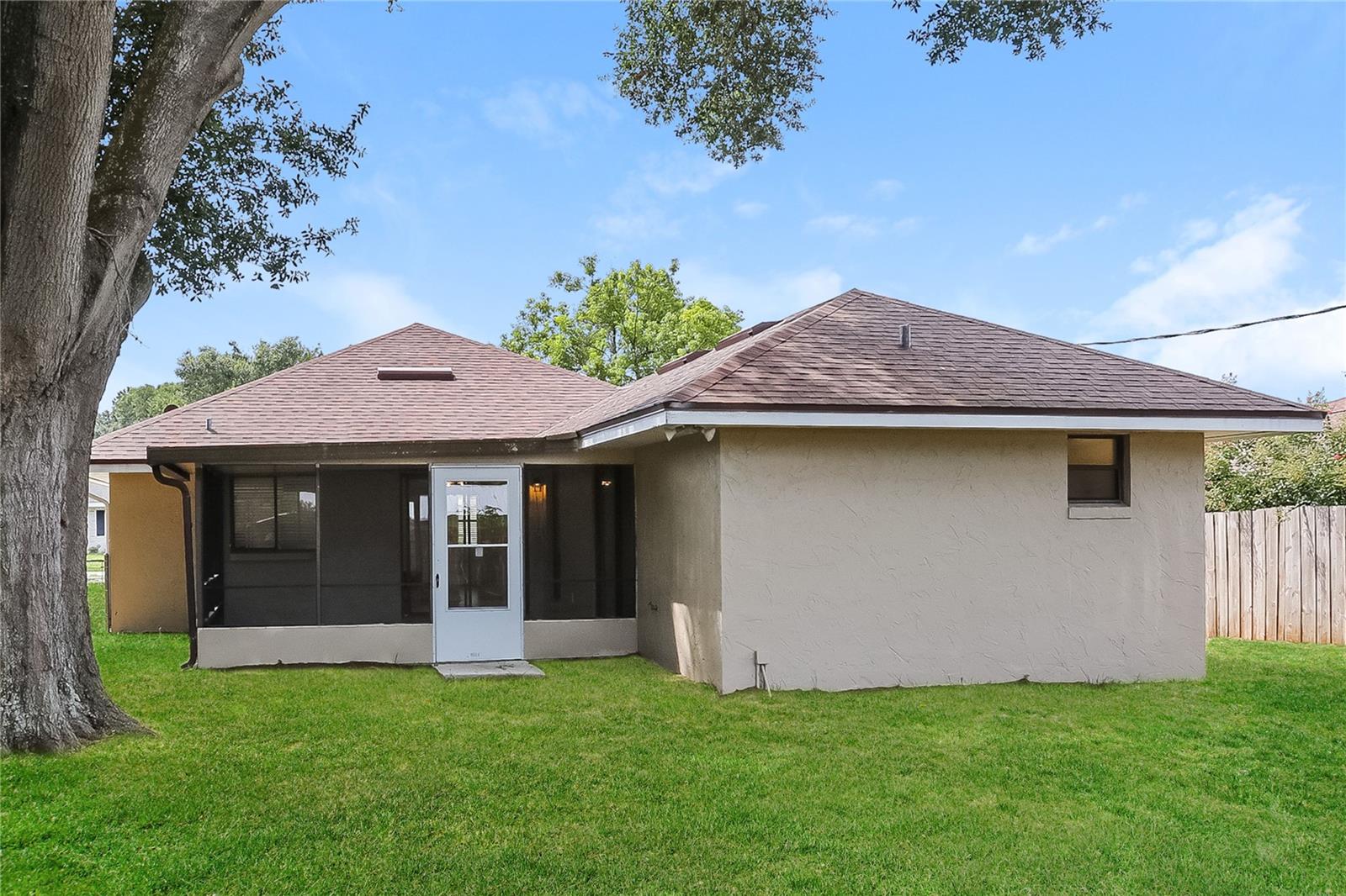 ELOISE WOODS EAST LAKE MARIAM UNIT - Residential Lease