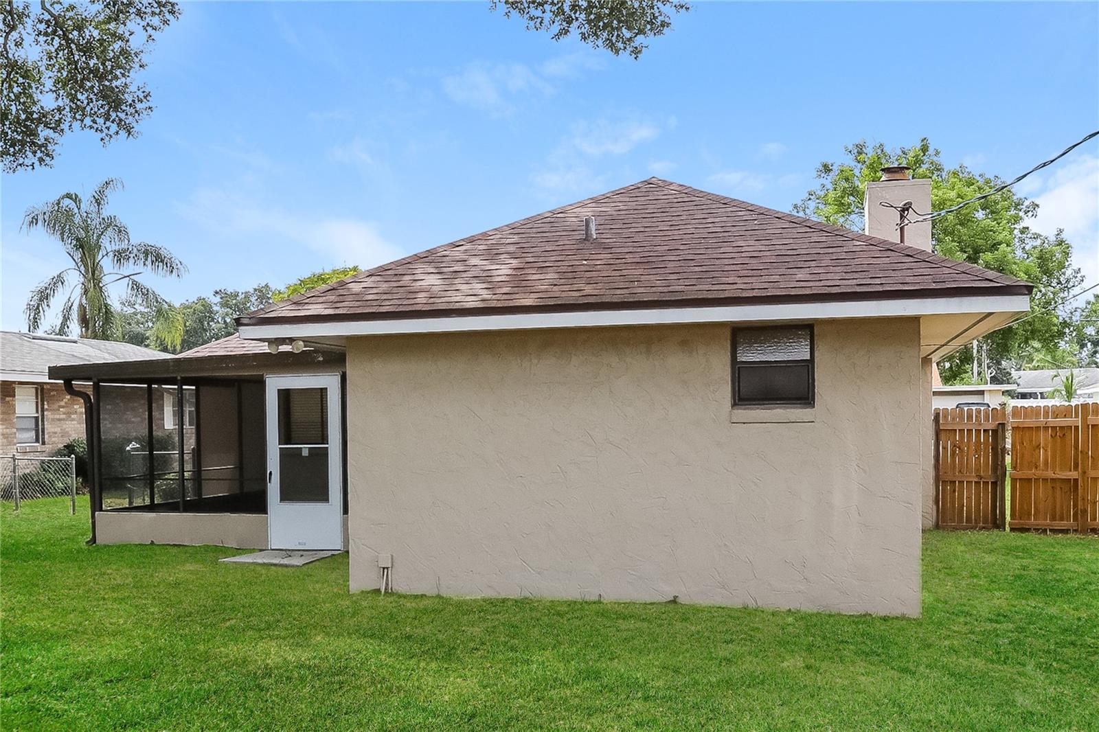 ELOISE WOODS EAST LAKE MARIAM UNIT - Residential Lease