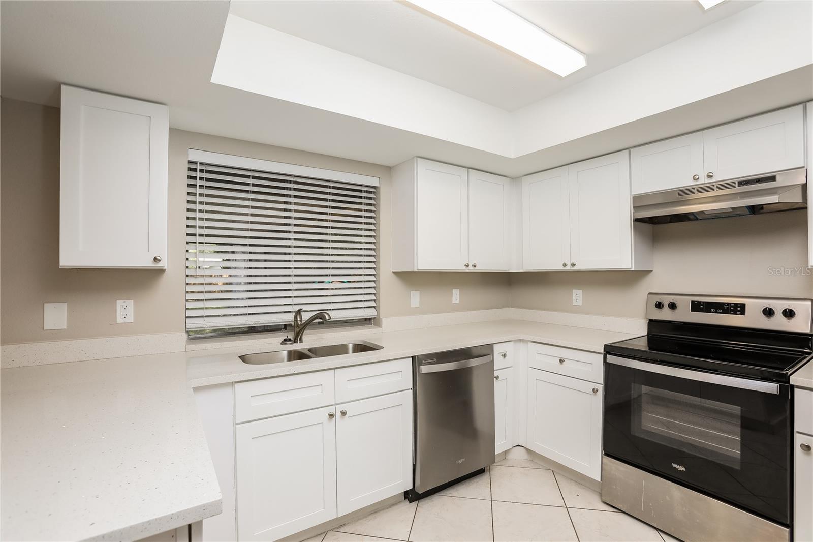 ELOISE WOODS EAST LAKE MARIAM UNIT - Residential Lease
