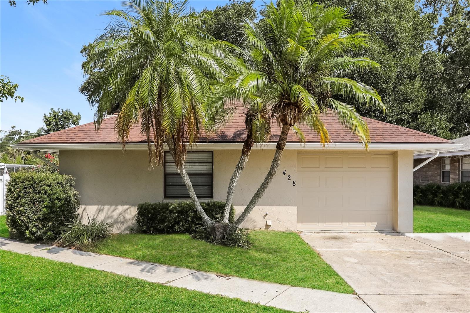 ELOISE WOODS EAST LAKE MARIAM UNIT - Residential Lease