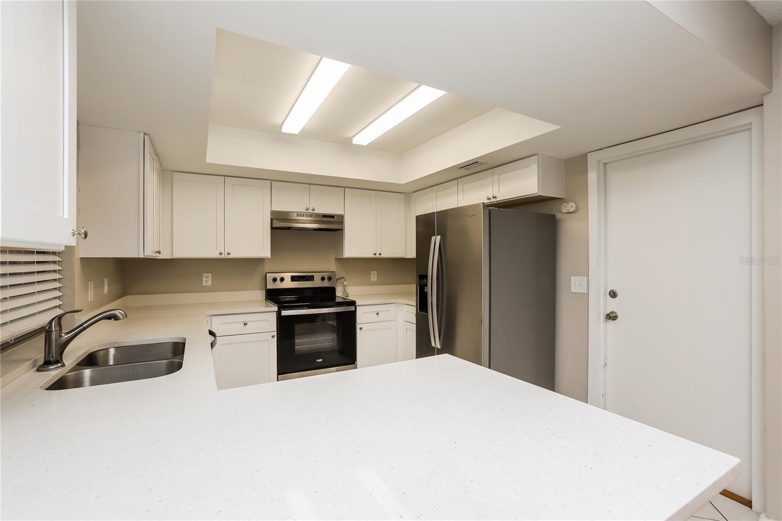 ELOISE WOODS EAST LAKE MARIAM UNIT - Residential Lease