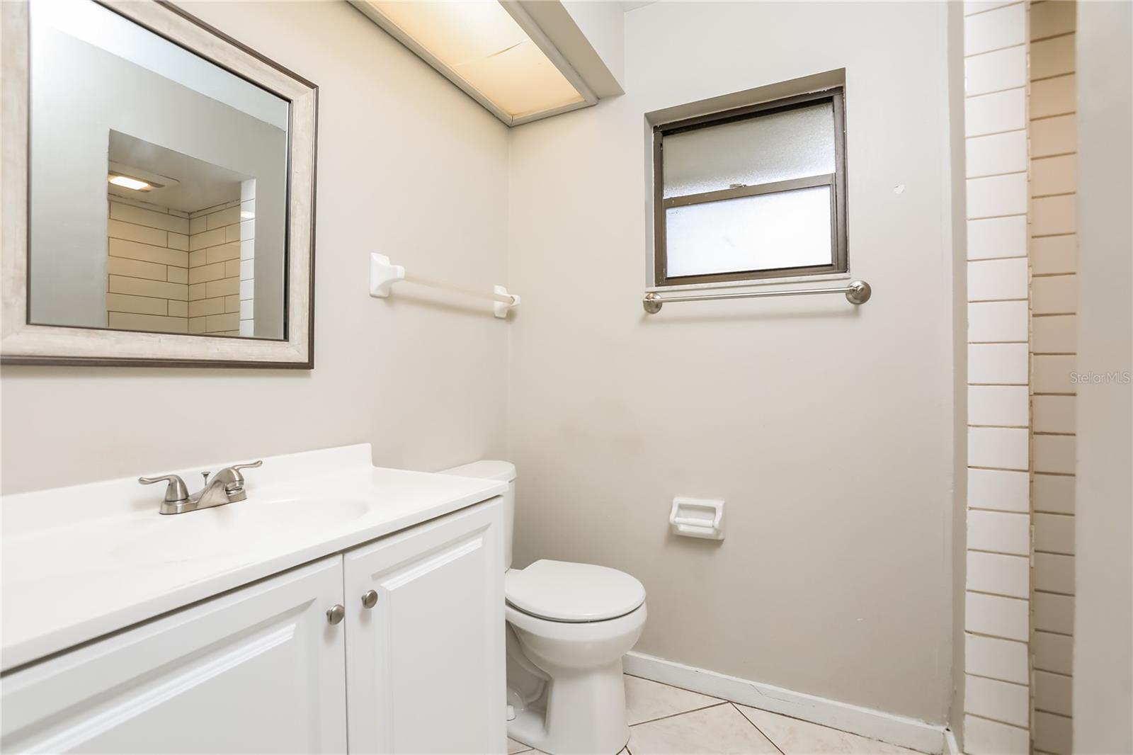 ELOISE WOODS EAST LAKE MARIAM UNIT - Residential Lease